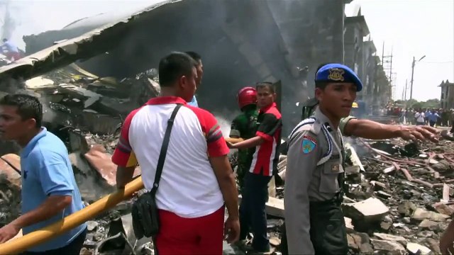 Viele Tote bei Flugzeugabsturz in Indonesien