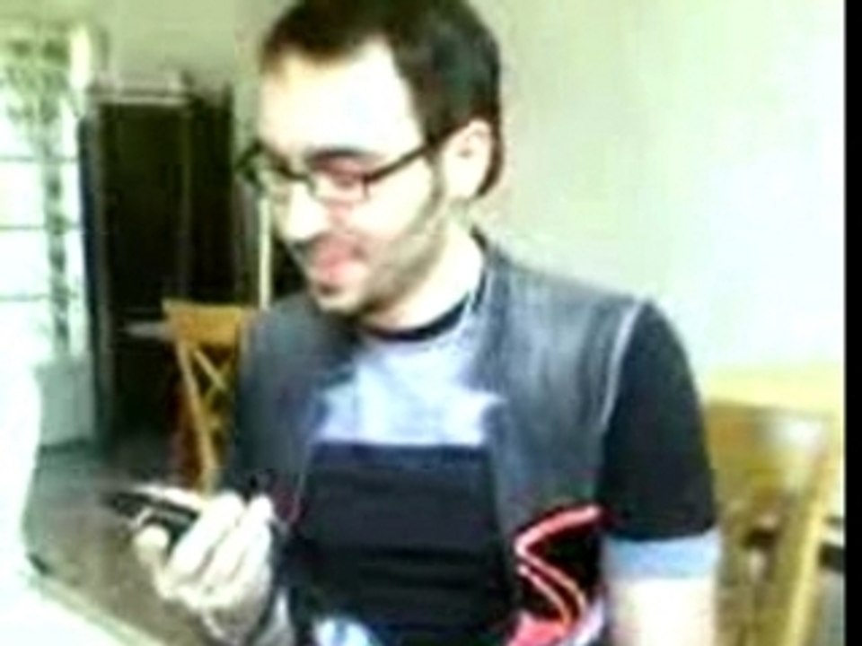 Chris chante