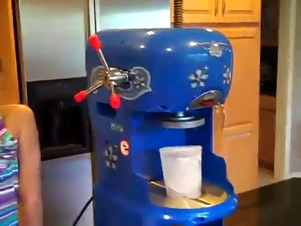 "Polar Cub" Ice Shaving Machine / Snow Cone Machine / Shaved Ice Great Northern Popcorn
