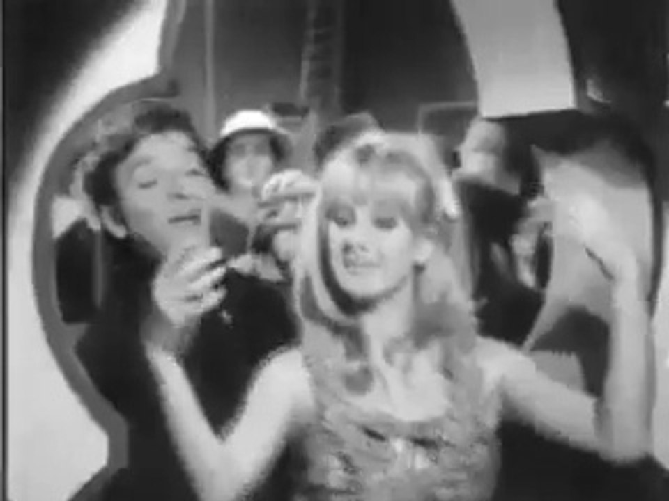 Eski Dost Düşman Olmaz - Zeki Müren (Filiz Akın & Zeki Müren)