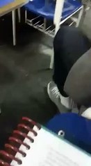 En pleine classe, il crie Allahu akbar et fait exploser un....