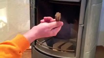 Tipp !!!  Holzbriketts im Kamin Ofen anfeuern anzünden ohne Anfeuerholz ihr warmesheim.de