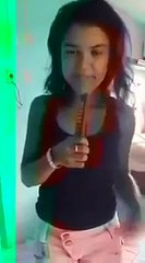 GAROTA VAI CANTAR E QUASE MORRE ELETROCUTADA!