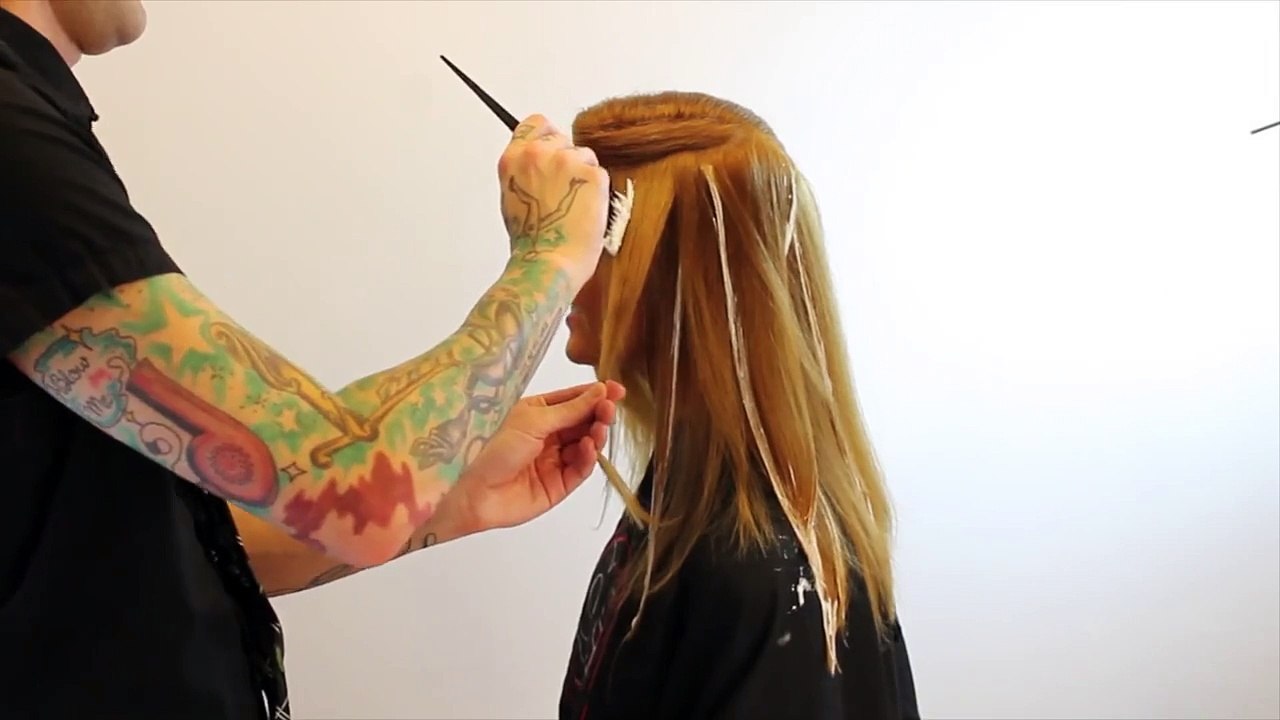 Balayage - how to balayage hair - hair color technique featuring Brian Haire freesaloneducation.com