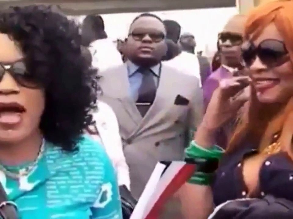 Sapologie congolaise- 1er jour à Brazzaville(Congo) du sapeur  Strasbourgeois Arme Lourde