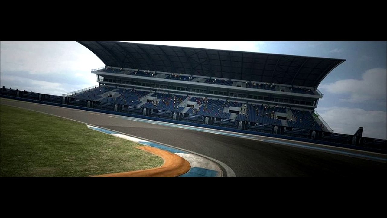 Tour de piste à Hockenheimring en Nissan Skyline 2000RS sur RaceRoom