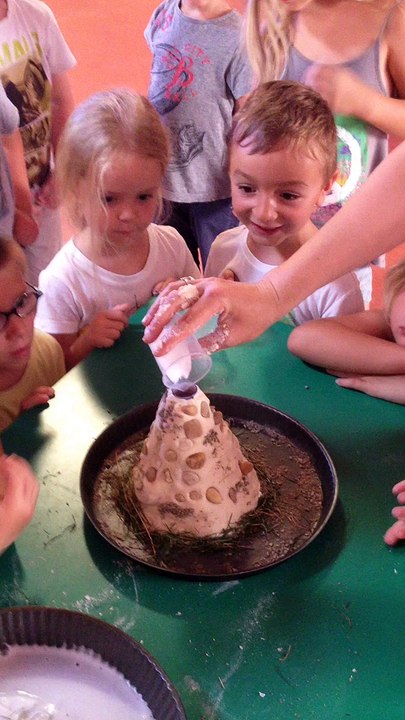 Expérience du volcan en maternelle