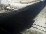 حادث مرعب بالفيديو ؛ قطار يدهس سيارة في تونس اليوم 