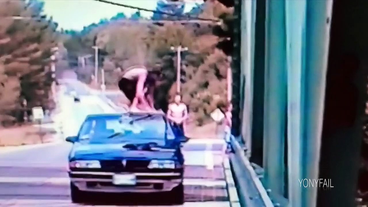 Salta desde la azotea a un coche en marcha y mas situaciones locas