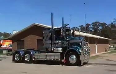 KENWORTH SAR TRUCK AT CASTLEMAINE TRUCK SHOW IN 2010