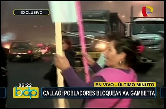 Pobladores bloquearon av.Gambetta: piden a Sedapal que arregle problema en tuberías de desagüe
