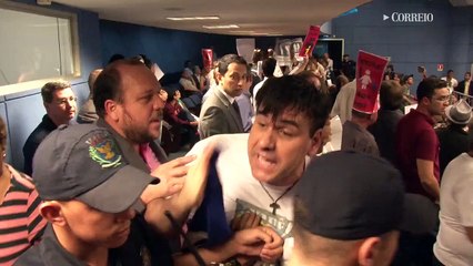 Polícia investiga agressão em votação de ideologia na Câmara