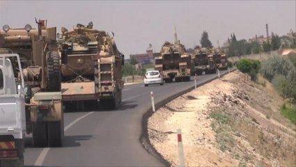 الجيش التركي يعزز وجوده على الحدود السورية