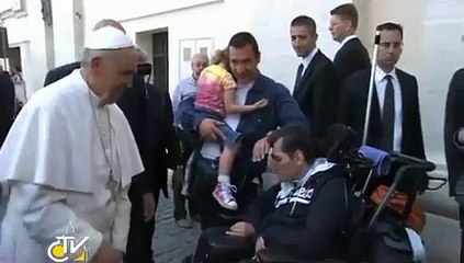21/5 - Mundo - Papa Francisco teria feito exorcismo na Praça de São Pedro