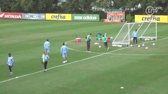 Fernando Prass faz golaço do meio de campo em treino do Verdão