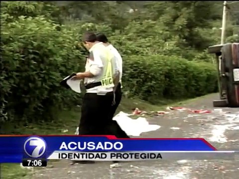 Con una pizarra el acusado de atropellar y matar a cinco estudiantes explicó como ocurrió el accidente