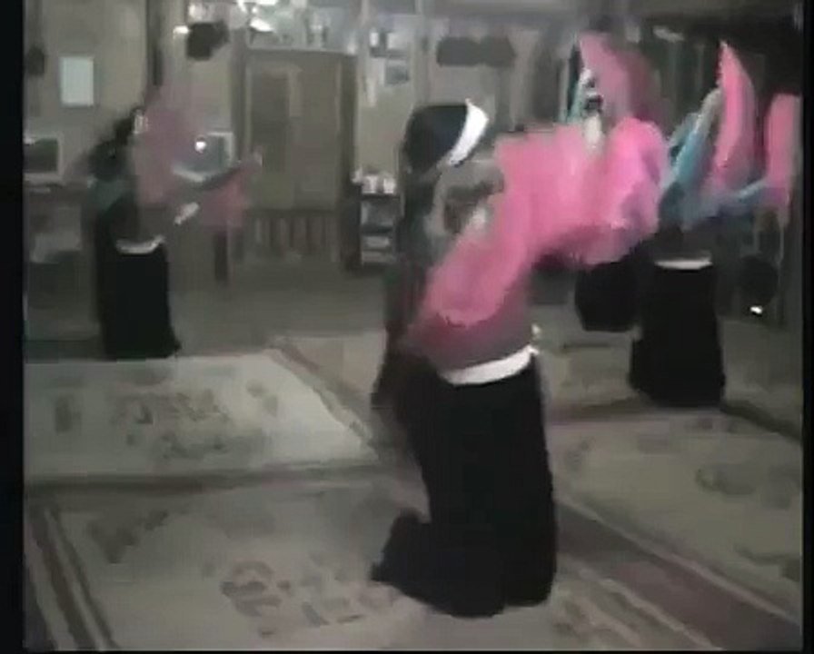 Thai Girls Dancing in Mai Chau, Vietnam(www.vktour.com)