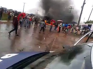Manifestantes bloqueiam DF-128 em protesto para melhorias no transporte