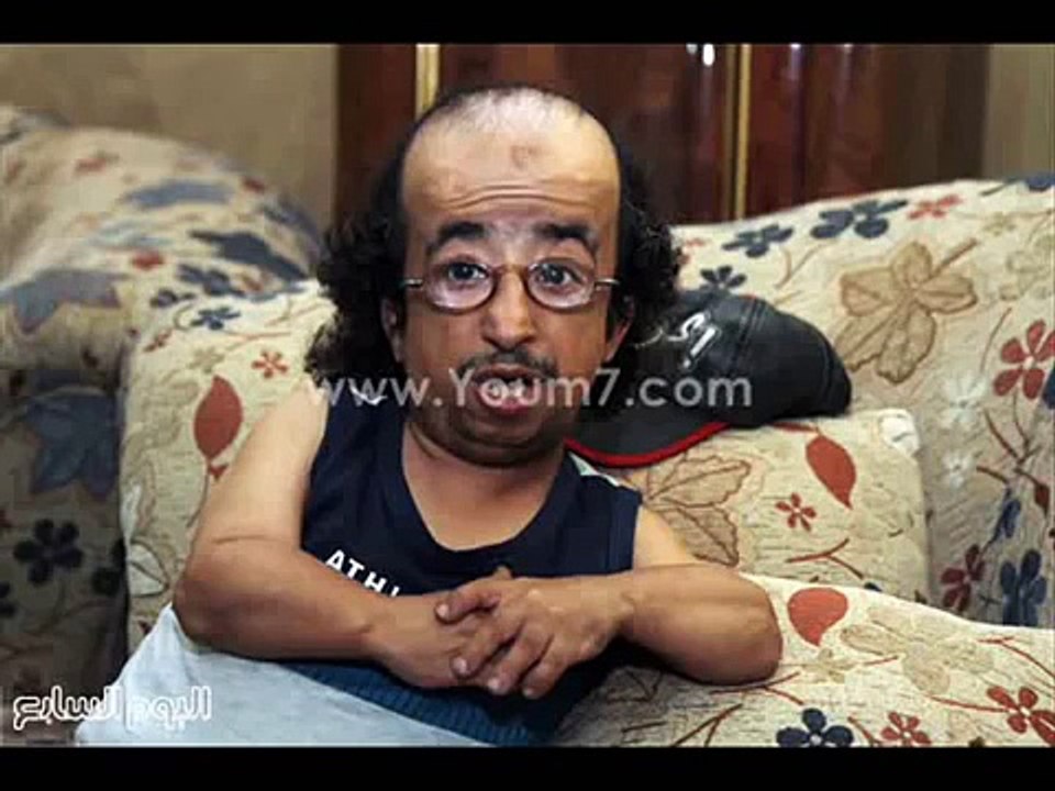 شاهد | لأول مرة الفنان القزم محمد عيد وزوجتة وشقيقة