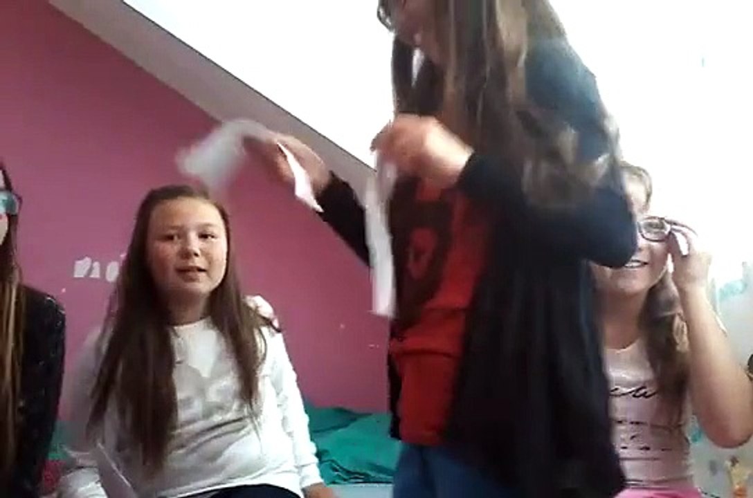 De wie zou eerder tag met mijn vriendinnen