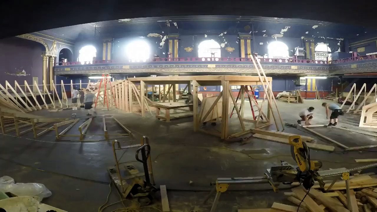 Fixed Gear Bike Race on Rare Figure 8 Track - Red Bull Mini Drome