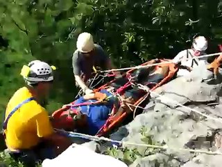 Lowering the litter over an edge