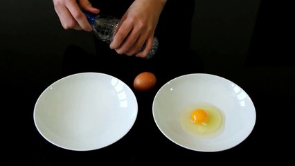 Como separar la clara y la yema de un huevo - How to separate egg yolk