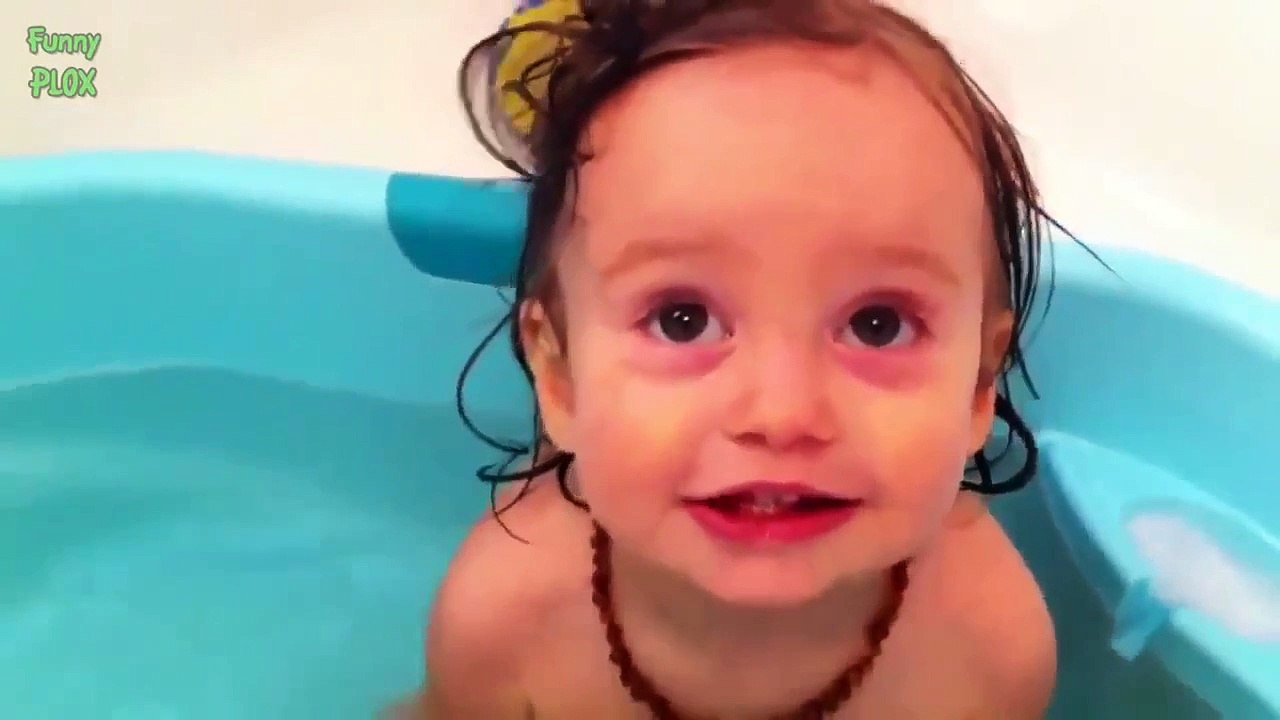 Bébés Drôles Péter Dans La Baignoire. Compilation 2015 [Nouvelle HD]