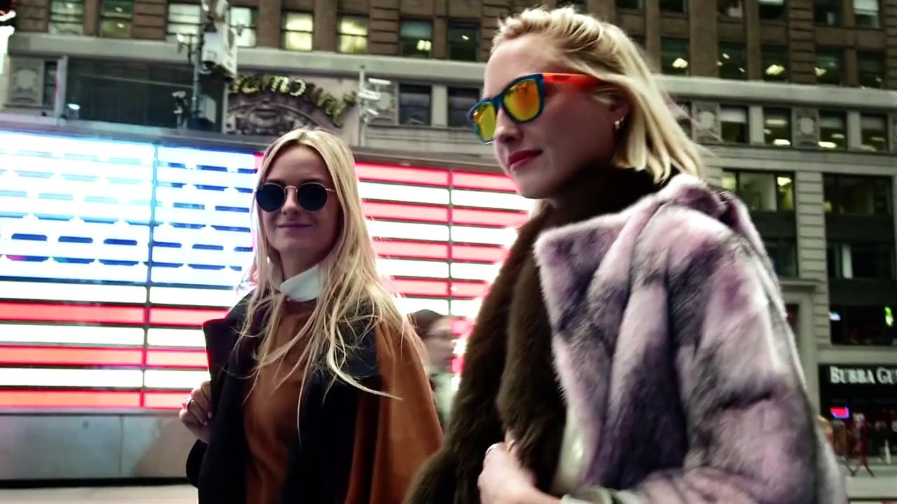 Claire Courtin-Clarins Morning Skincare - French Skin Care Tutorial