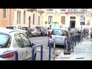 TG 30.06.15 Bari: in via De Nicolò, piovono quadri, tazzine e argenterie