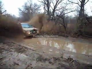 Descargar video: OFF ROADING off roading 4x4 mud truck offroad mudding offroading chevy z71 silverado