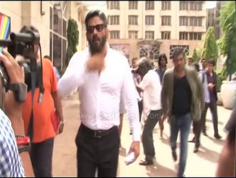 Sunil Shetty and Mandira Bedi at the launch of road safety campaign, Watch Video!