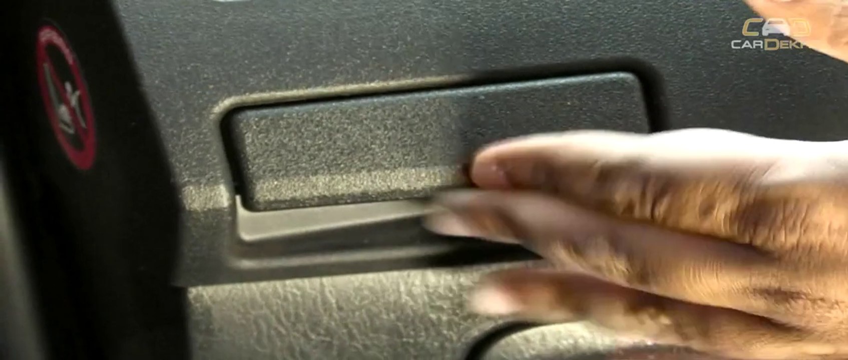 How to Pull Cup Holder in Toyota Fortuner - CarDekho.com