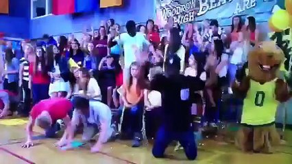 Zoey vs. Taylor in Zapped