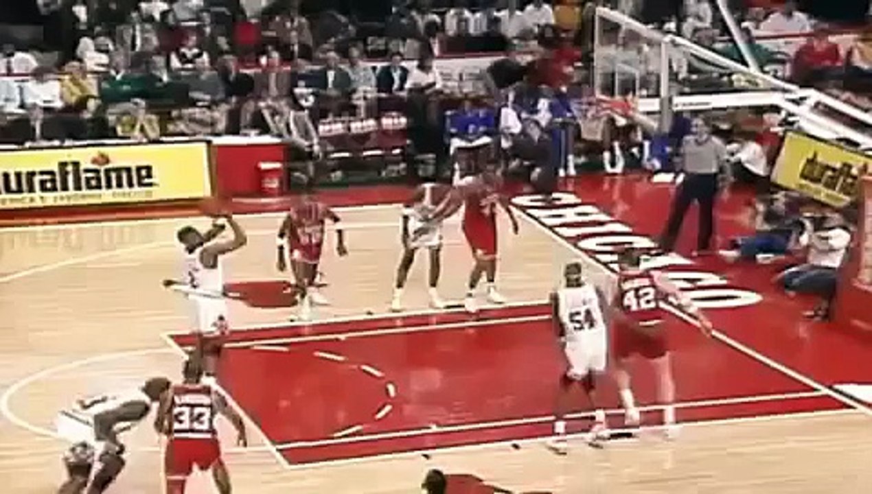 Michael Jordan- Inspirational video (www.getoutthebox.org)