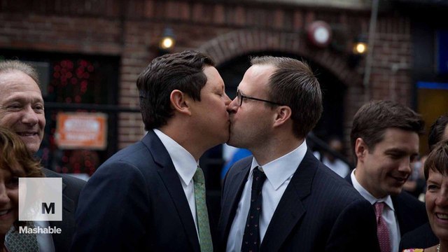 New York governor officiates gay wedding at historic Stonewall Inn