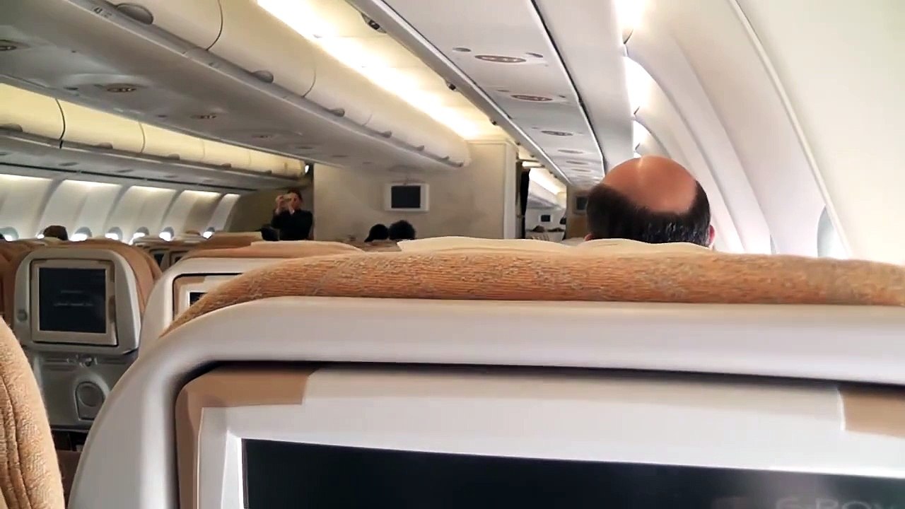 Etihad Airbus A340-600 Takeoff Abu Dhabi