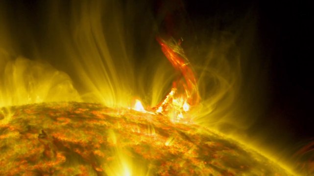 Les images magnifiques d'une éruption solaire en timelapse