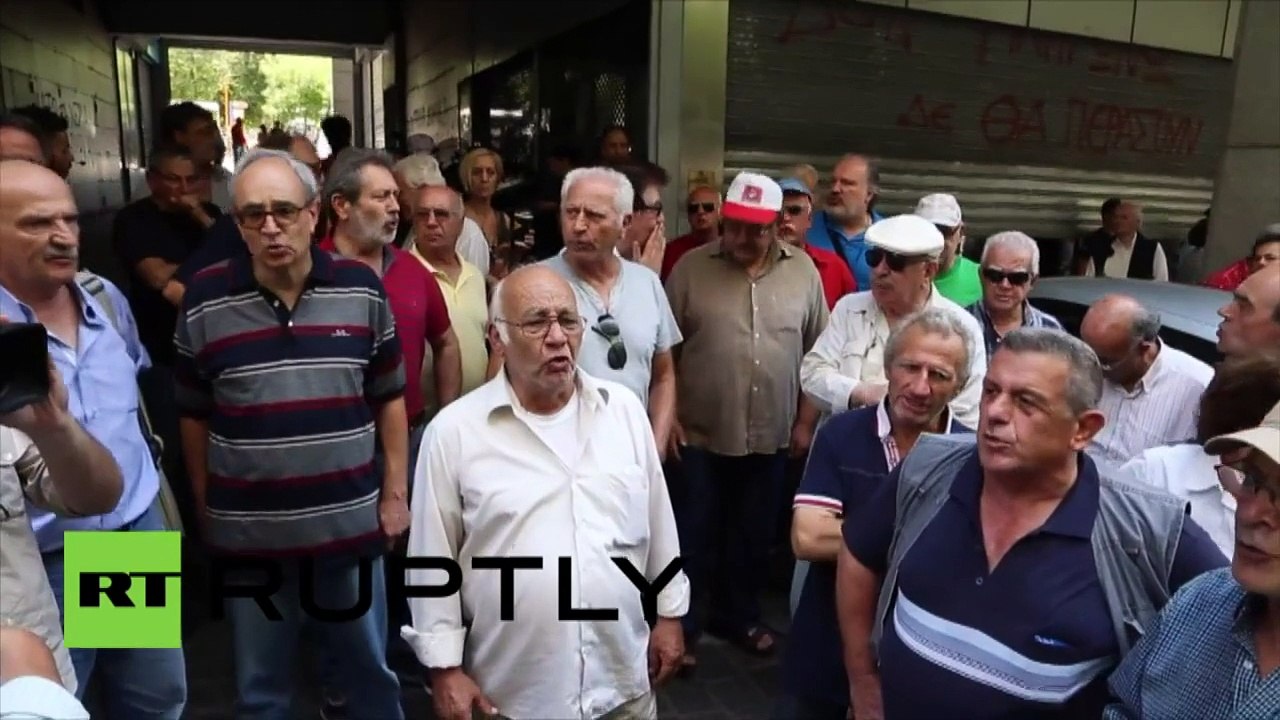 Manifestation des retraités en Grèce : « notre argent pour nos petits-enfants, pas pour les banques»