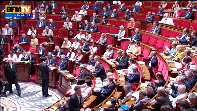 Valls s'en prend aux déclarations pas responsables de Sarkozy sur la Grèce