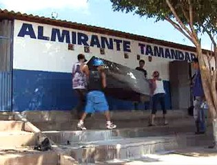 Escola incendiada em Valparaíso/GO