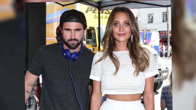 Sports Illustrated Hannah Davis Hands Out Ice Cream After Heating Up Hollywood