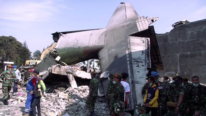 Queda de avião militar mata 141 na Indonésia