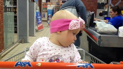 Baby attempts to fight sleep, fails completely