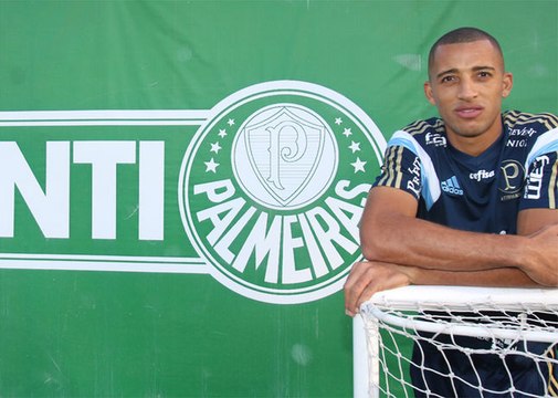 Conheça o lado família de Vitor Hugo, o 'zagueiro carisma' do Verdão