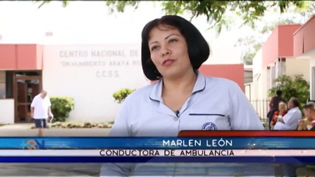 Rompió estereotipos para convertirse en la única conductora de ambulancias de la CCSS