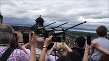 Bird almost hit by one o'clock gun at Edinburgh Castle