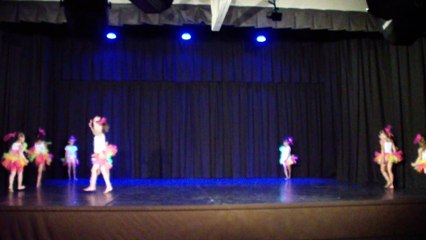 01-TU ES FOU par les 5/6 ans GALA Romilly 2015