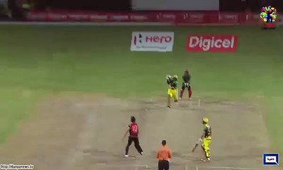 Chris Gayle's gigantic six to Afridi.