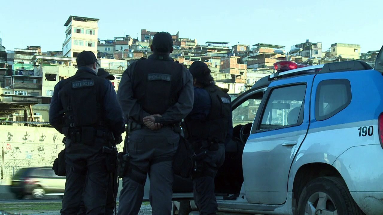 Rio slum tests security with Olympics a year off